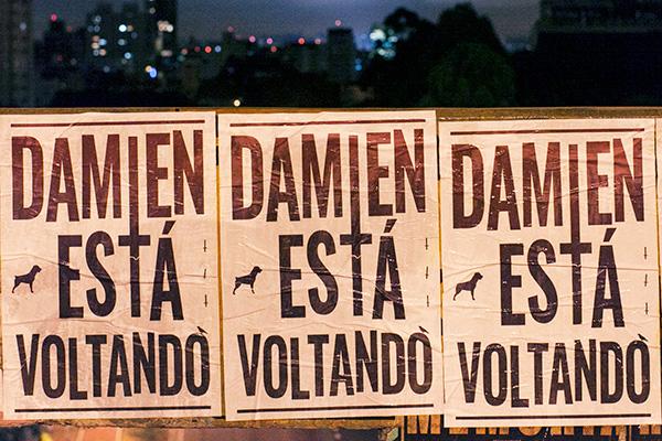 “Damien está voltando”: lambe-lambes instigam curiosidade em São Paulo-0