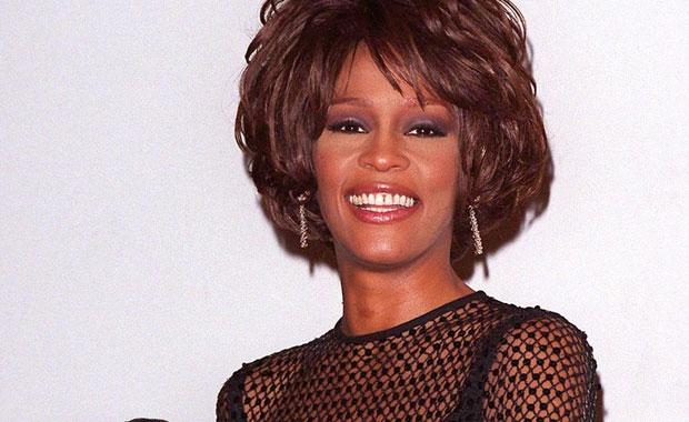 12 curiosos objetos de Whitney Houston leiloados após a sua morte-0