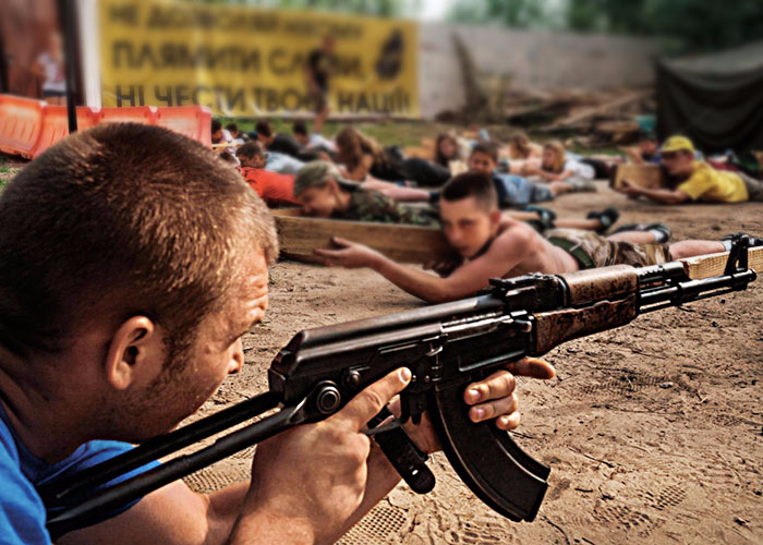 Patriotismo e exercício militar: assim é um “acampamento de verão” para as crianças ucranianas-0