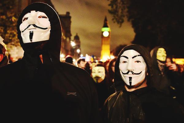 Enorme protesto do Anonymous toma as ruas de Londres-0