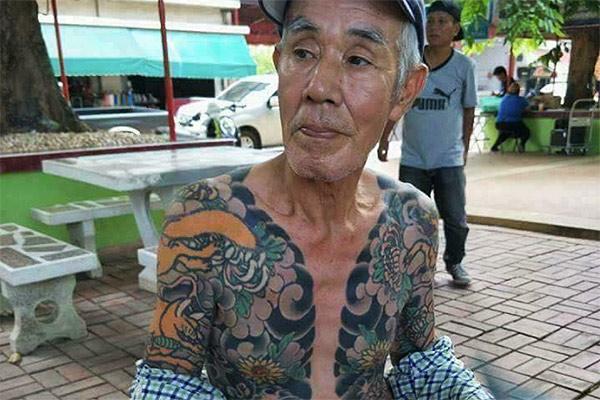 Yakuza fugitivo é descoberto por causa de uma foto viral de suas tatuagens-0