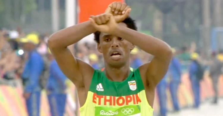 Maratonista etíope que ganhou prata na Rio 2016 finalmente recebe convite para voltar ao seu país-0