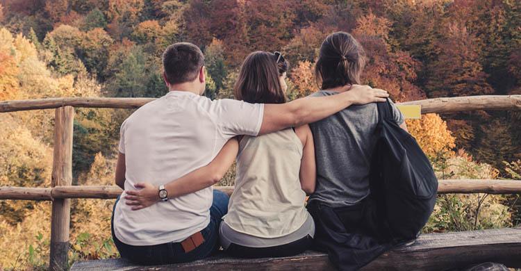 Um terço dos jovens querem relacionamentos poligâmicos – e você, o que acha disso? -0